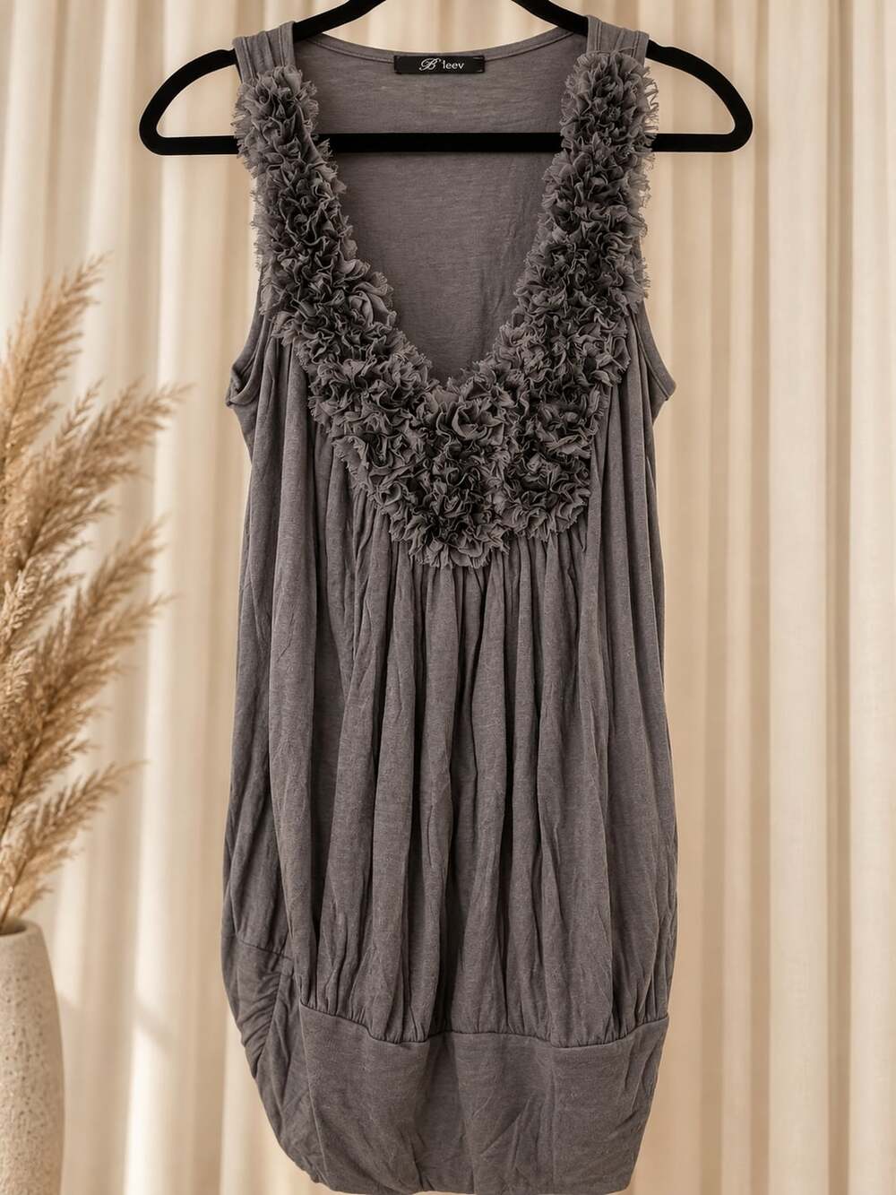 B'leev Tank Top Size M Gray Fabric Ruffle V-Neck Sleeveless Blouse